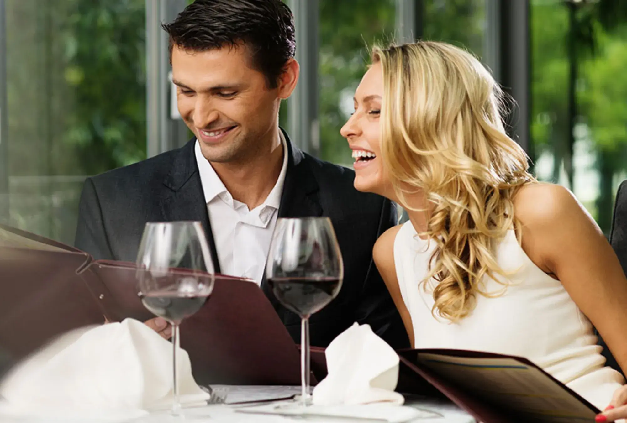 dress-code-to-hang-out-in-restaurants-in-dubai-1700032060