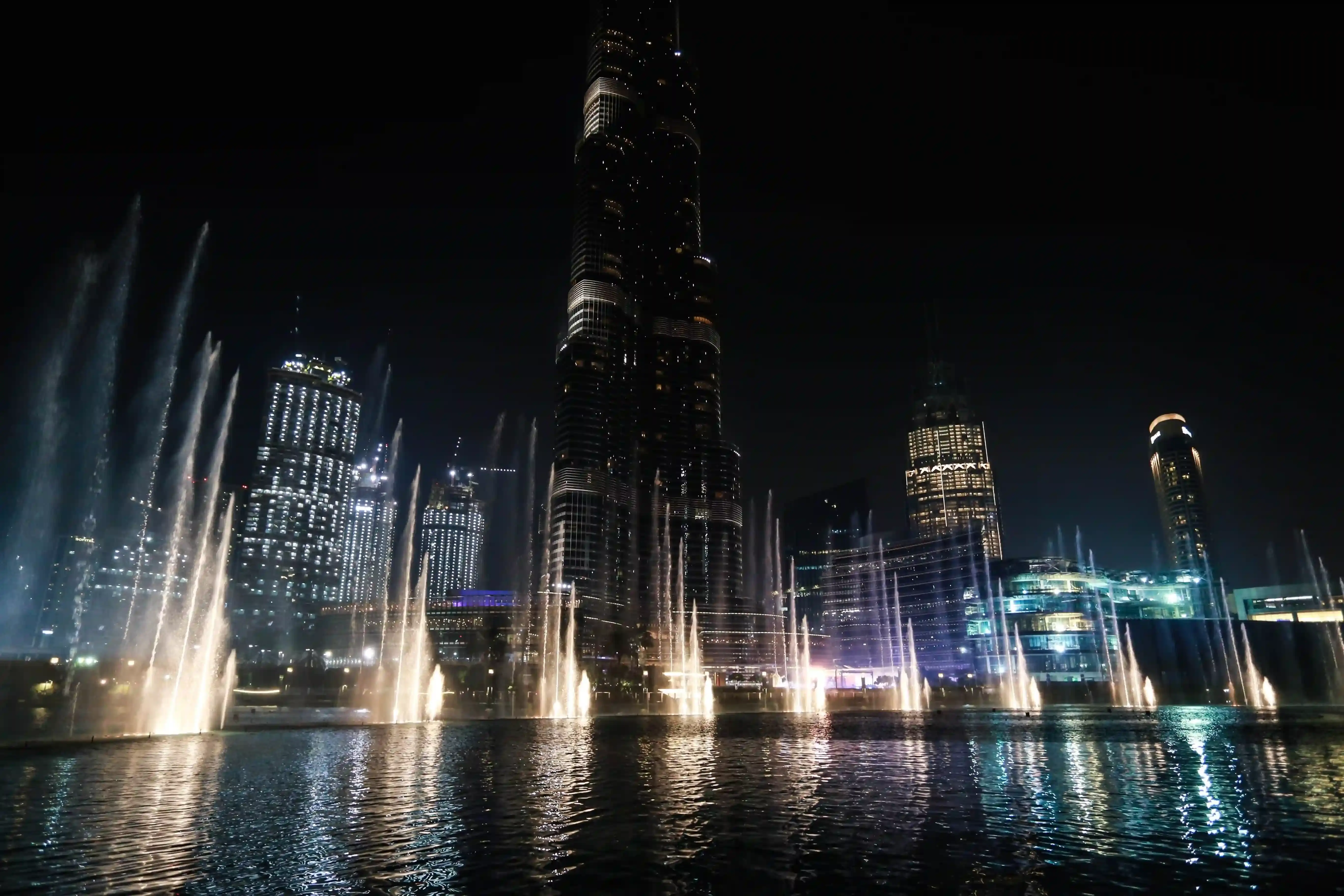 the-dubai-choreographed-fountains-1692691712